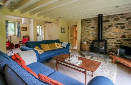 Dinas Cross House | Taibach