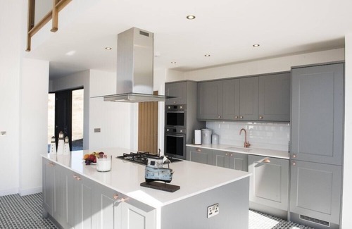 Harris Cottage | TAIGH RONA, pet friendly, with a garden in Tarbert Isle Of Harris