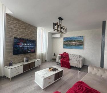 Tain-l'Hermitage Apartment | Tain centre -T3- wine themed apartment
