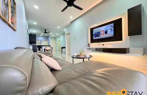 Larut Apartment | Taiping Crystal Creek Condo Pool Gym Netflix 8-9PAX