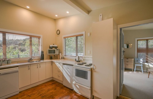 Akaroa House | Takamatua Treehouse - Takamatua Bay Holiday Home
