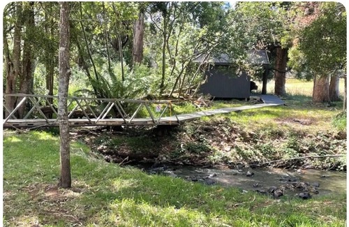 Camena Cabin | Take a break and unwind in this peaceful and relaxing bush setting n
