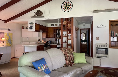Negreet Cottage | Take a break and unwind on our waterfront screened in porch