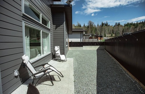 Lake Cowichan House | Take a Break at our Lakeshore Getaway
