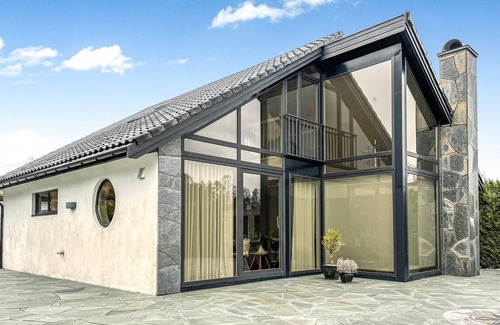Vindafjord House | Take a break from everyday life in this fantastic vacation home right by the fjord.