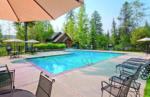 McCall Resort | Take a hike along the Huckleberry Loop for a glimpse of elk!