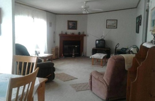Manning House | Take a relaxing vacation in a quiet rural neighborhood-public boat dock nearby!