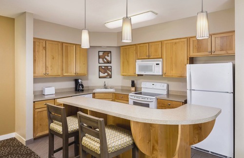 Windsor Resort | Take in the beautiful and distinctive wine country!