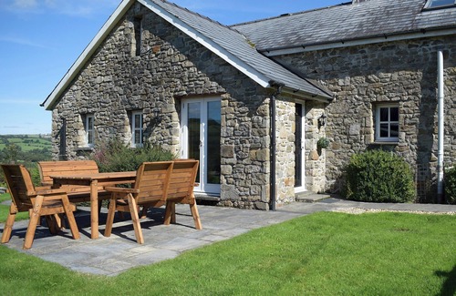 Carmarthen Cottage | Take in the gorgeous views - a rural, relaxing countryside break awaits you.