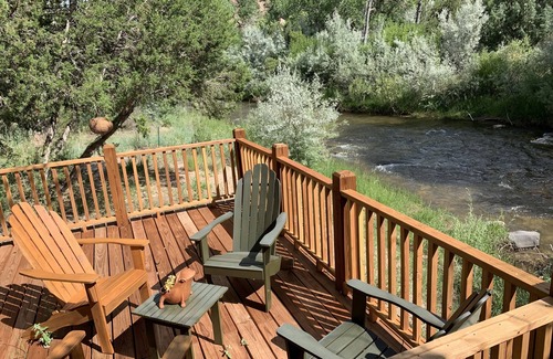 Dixon Cottage | Take Me to the River: Stylish Cottage in Gorgeous Canyon on the Embudo River