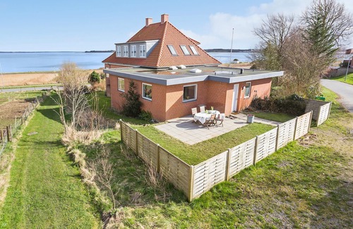 Fur House | Take some time out in this vacation home on the Limfjord.