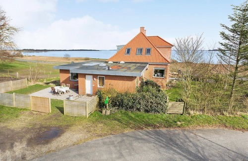 Fur House | Take some time out in this vacation home on the Limfjord.