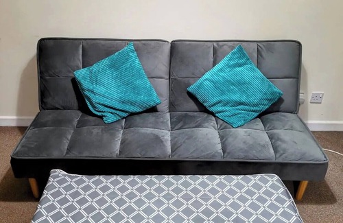 Ashford House | TakeOff House - Whole House Next To Heathrow Airport! Sleeps 5