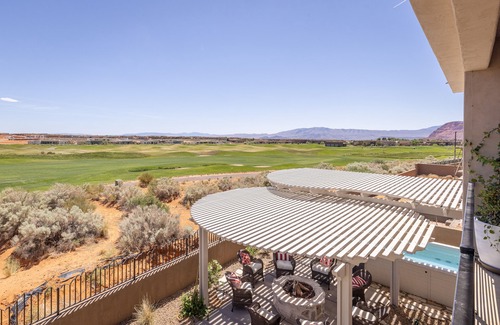St. George House | Taking Flight Located at The Ledges Golf Club *Private Swim Spa Included!