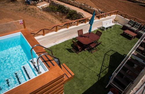 Kirkop House | Tal-Karmnu Entire house with private heated pool and jacuzzi