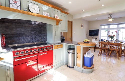 Bala House | TALAR WEN, pet friendly, with open fire in Bala
