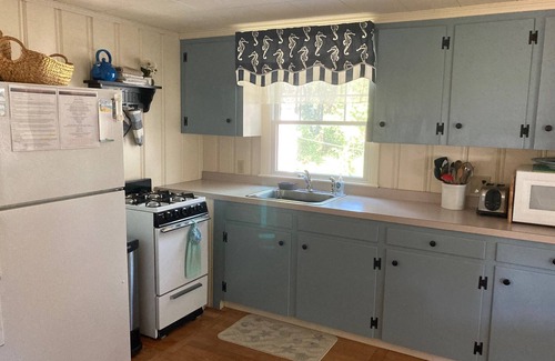 Brewster Cottage | Tales of Sunset Bay, walk from a Quiet Cottage to Brewster’s Paine Creek Beach