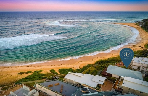 Blue Bay House | TALINGA | Beachfront, Ocean Views | Accom Holidays