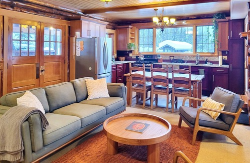 Susitna North Cabin | Talkeetna Haven - Unique Cabin with View of Denali