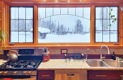 Susitna North Cabin | Talkeetna Haven - Unique Cabin with View of Denali