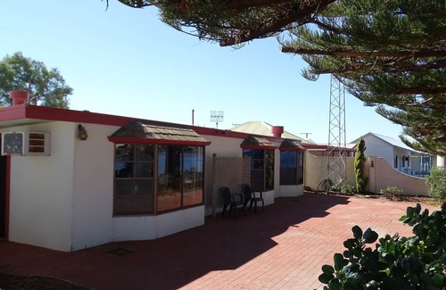Lake Wangary House | Tall Pines Beach House, Mount Dutton Bay. Beachfront paradise.