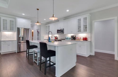 Tallahassee House | Tallahassee Luxury 4 bedrooms 3.5 baths, King Bed, and Home Movie Theatre