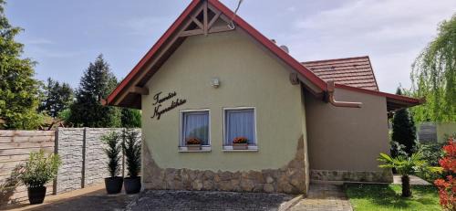 Balatonkeresztur House | Tamási Villa- Nyaralóház