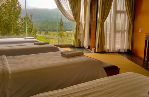 Merek Resort | Taman Simalem Resort