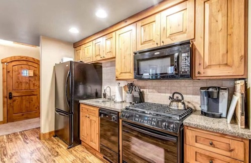 Tamarack Resort Apartment | Tamarack Ski-In/Out | Fireplace + Slopeside Views