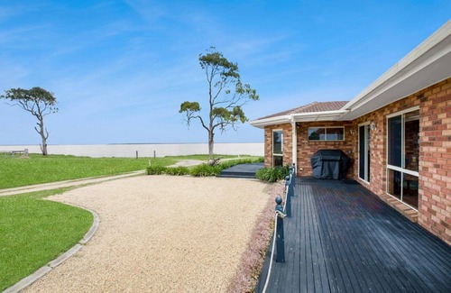 Metung House | Tambo Escape - Boasting 180-degree water views, down a quiet country road