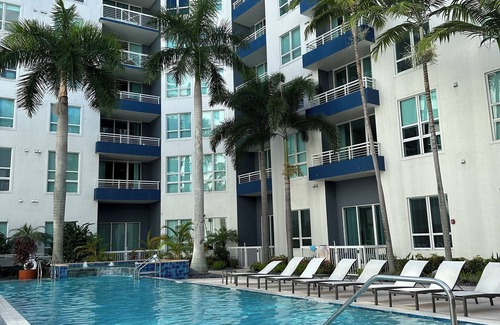 Hyde Park Condo | Tampa Downtown King Suite suite with city view balcony