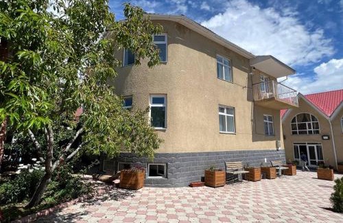 Cholpon-Ata House | Tan Nuru Guest House Гостевой Дом Тан Нуру