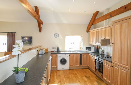 Llanfairpwllgwyngyll Cottage | TAN TWR - CHELLOW COTTAGE, pet friendly, with open fire in Dwyran