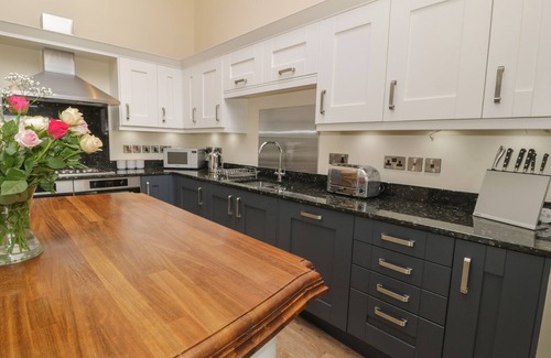 Brynrefail House | TAN TWR, pet friendly, luxury holiday cottage in Llanfairpwll