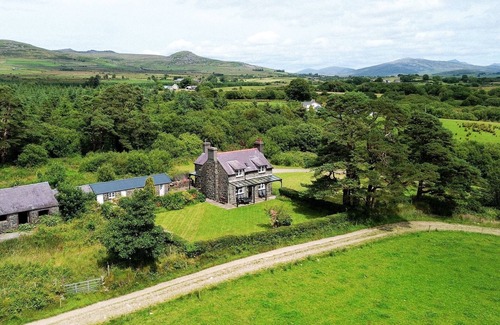 Rhyd-y-clafdy Cottage | Tan y Bryn - sleeps 8 guests in 3 bedrooms