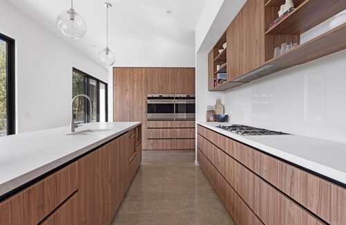 Merrijig House | Tanderra 180 - Meaning "Resting Place" - Sleeps 12