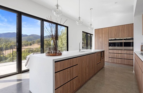Merrijig House | Tanderra 180 - Meaning "Resting Place" - Sleeps 12