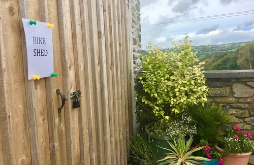 Lampeter Cottage | TANGAER COTTAGE, pet friendly, luxury holiday cottage in Lampeter