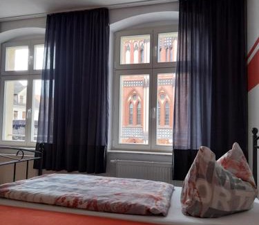 Tangermuende House | Tangermünde Zum S c h m u c k Giebel - Pension & FeWo