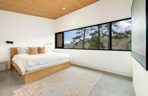 Rogers House | Tanglewood Cabin-Lake Access-Private-Modern