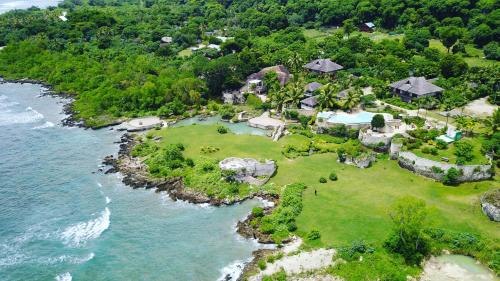 Green Hill Resort | Tanna Evergreen Resort & Tours