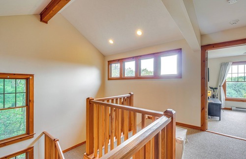 Tannersville Cottage | Tannersville Resort Home w/Deck & Gas Grill!