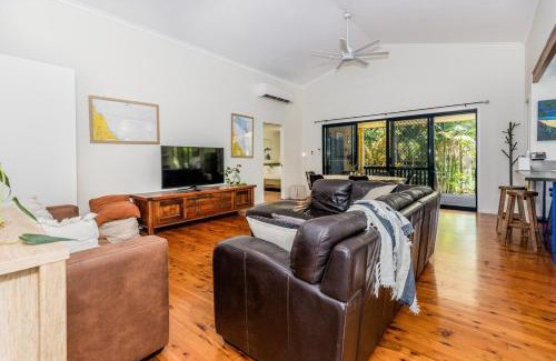 Tannum Sands House | Tannum Tides - Sleeps 8 with Pool & Boat Parking