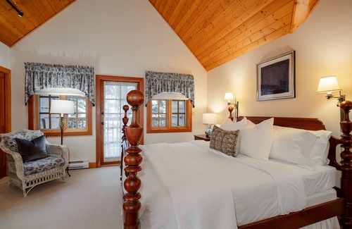 Blackcomb Ski Chalet | ❄︎Tantalus Chalet❄︎ 5 BR Chalet with Hot Tub Ski-In Blackcomb Mtn