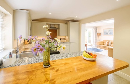 Martlesham Heath Cottage | Tanyard House - sleeps 6 guests in 3 bedrooms