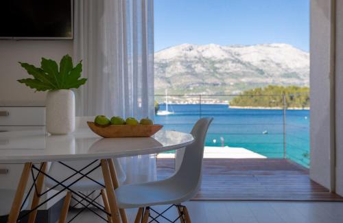 Cove Tri Zala (Zrnovo) Hotel | Tara's Lodge