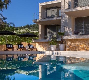 Cove Tri Zala (Zrnovo) Hotel | Tara's Lodge