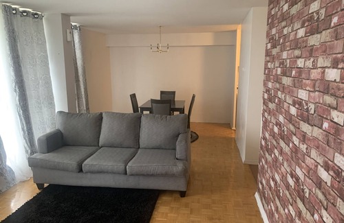 York University Heights Apartment | Taro's Lodge