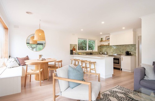 Somers House | Tasman Serenity in Somers Walk to the beach