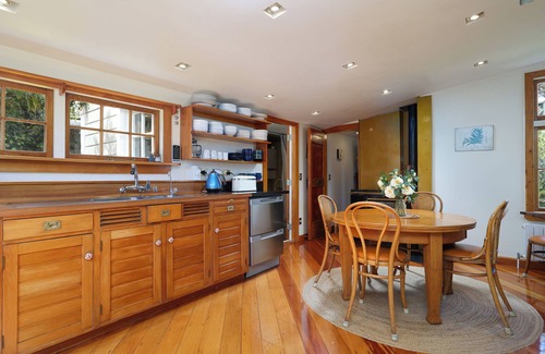 Nelson Apartment | 'Tasman Suite - Te Whare Rangi' Self-Contained Room in Nelson Waterfront